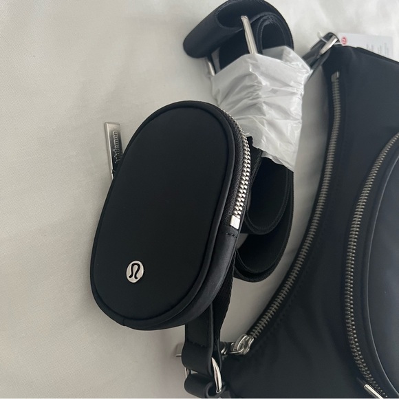 🆕 Lululemon Crossbody with Nano Pouch 2L - Picture 6 of 9